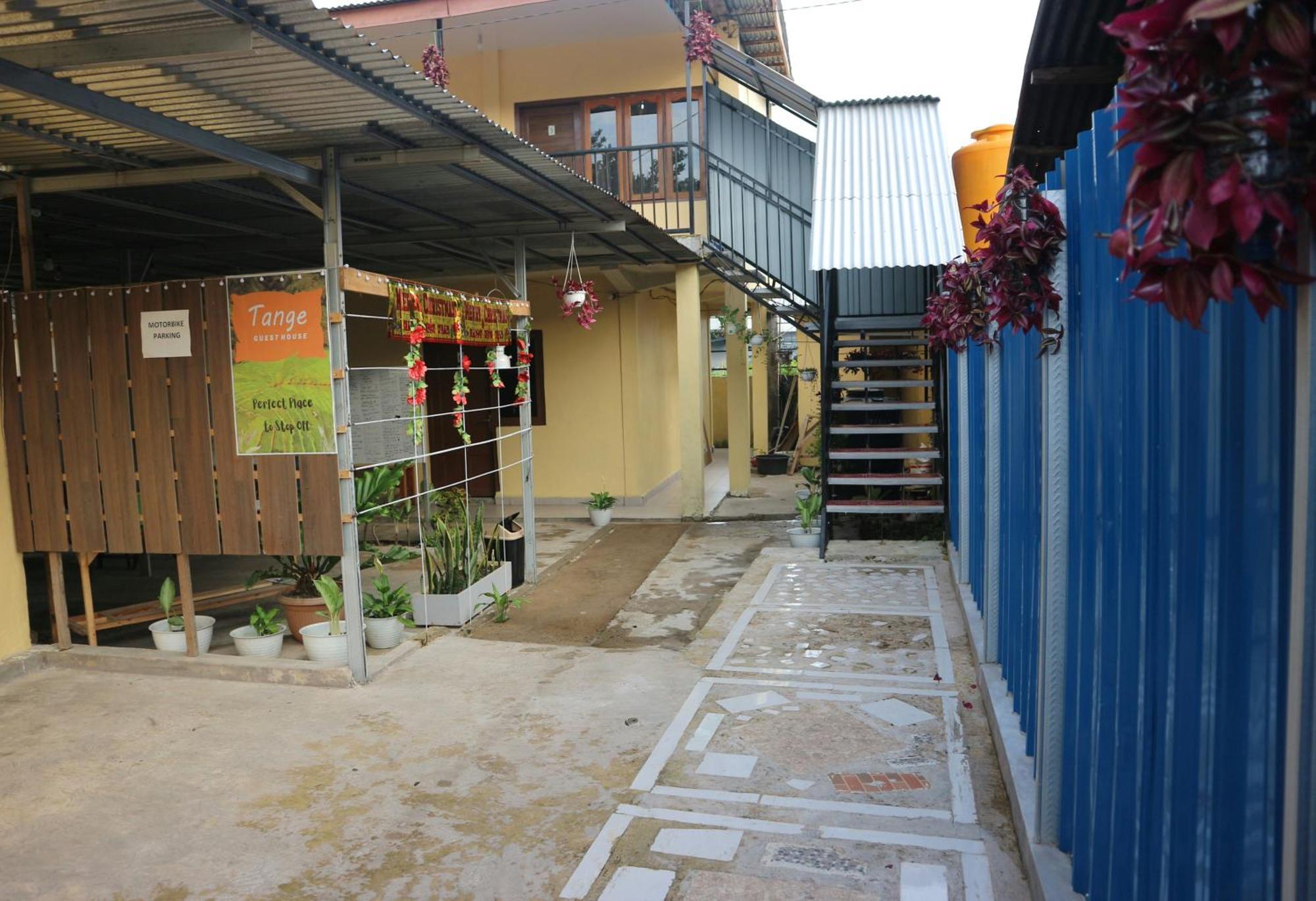 Tange Guest House Ruteng Exterior photo