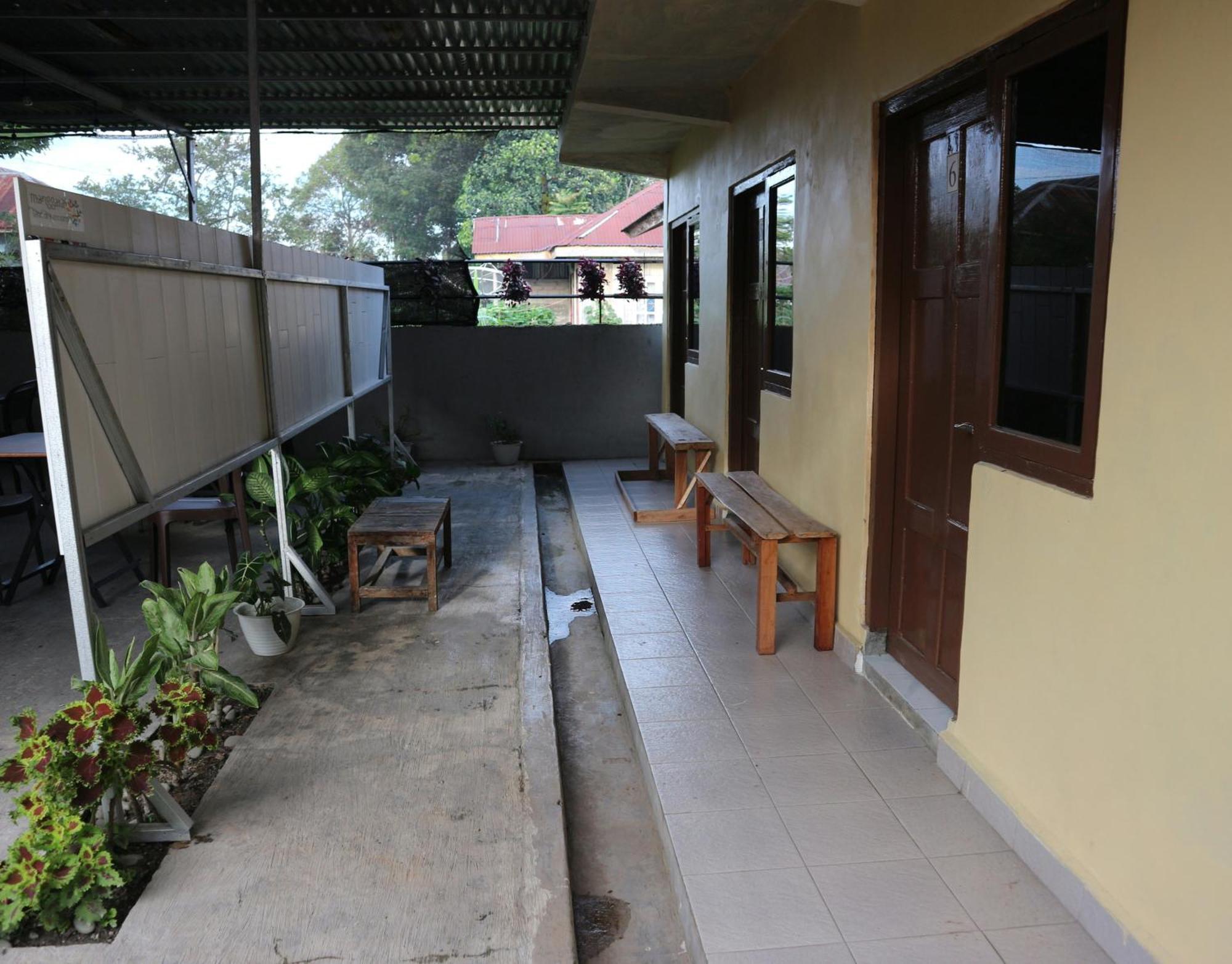 Tange Guest House Ruteng Exterior photo